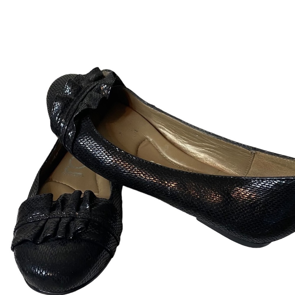 You by Crocs metallic black snake skin flats with ruffle accent sz 7 M
